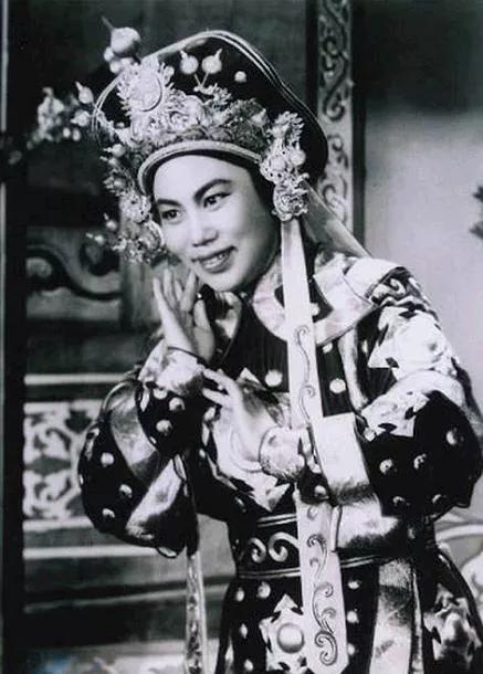 花木兰谁说女子不如男伴奏,评价花木兰的词语