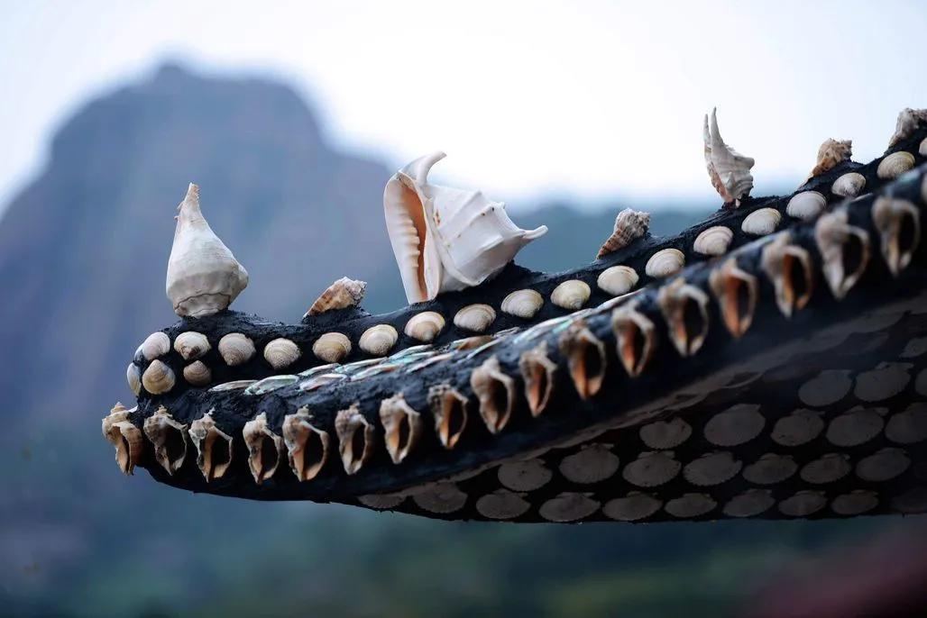 山东大爷捡100万贝壳造楼完整版,山东大爷拿起1000万金砖视频