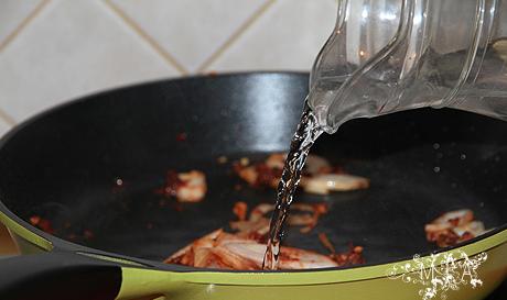 厨师长教大家来做麻辣豆腐鱼，做法简单，年夜饭必备的一道美食！