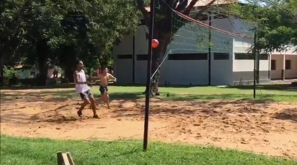 终于输球了!小罗遭遇巴拉圭监狱首败,对手是杀人犯+抢劫犯!