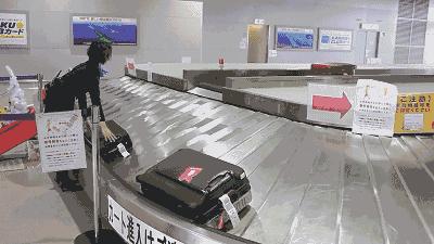 行李箱被机场弄掉了怎么赔,如何防止行李箱被摔坏