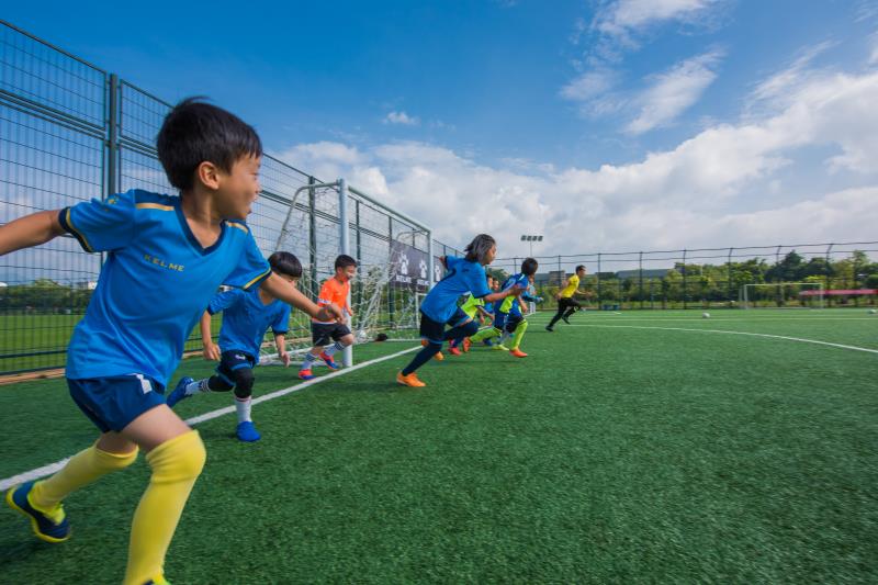 零基础儿童足球训练课,足球免费体验