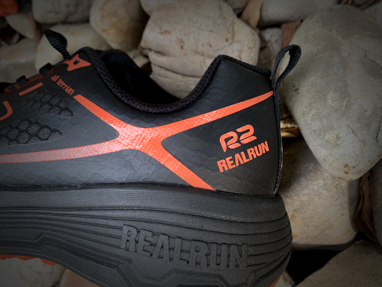 奔跑的Faith-咕咚R2信仰跑步鞋