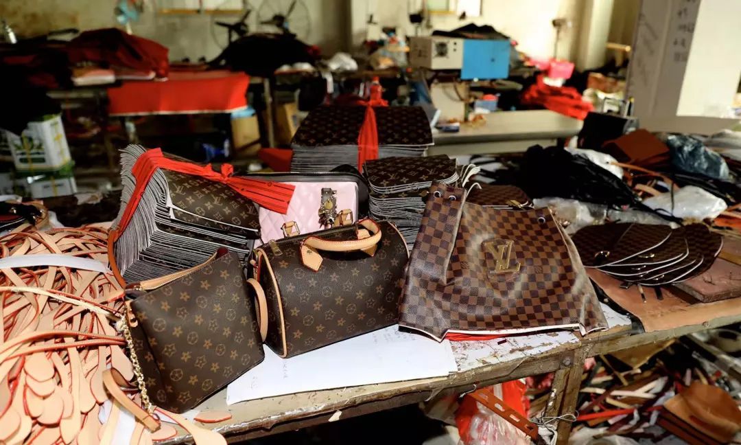 burberry鍥村肪浠锋牸浣庝簬1500,burberry鍥村肪娣樺疂1鍗冨鏄湡鐨勫悧