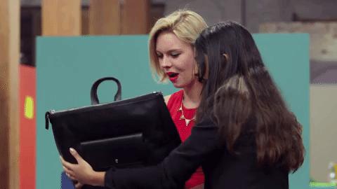 当代女生包包一般多少钱,女子买名牌包完整版