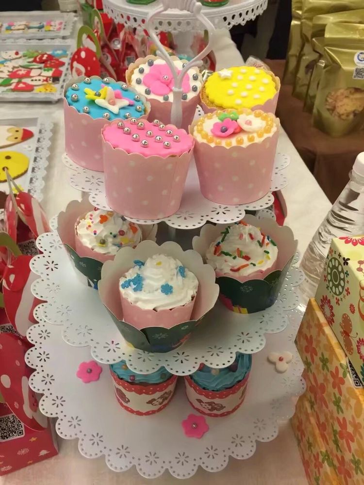 我陪女儿做烘焙年入20万女儿上了报我也成网红