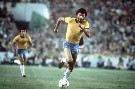 讲述足球故事感悟成长,足球青训成长故事