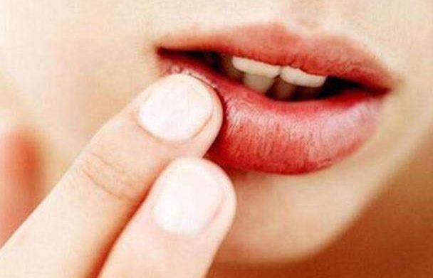 再昂贵的口红也只是点缀,遮盖深唇纹最好的口红