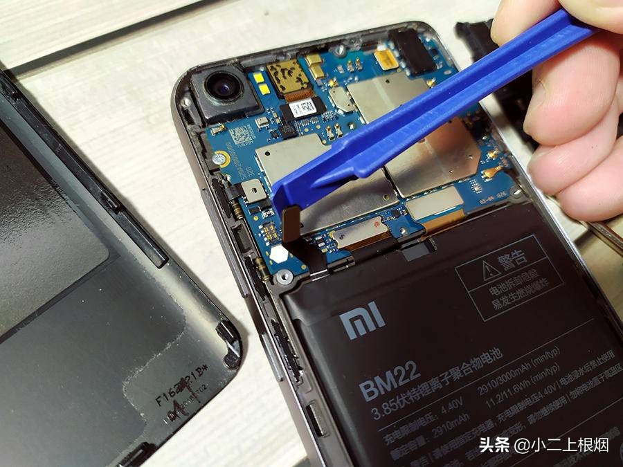 小米5手机电池不耐用怎么办,用5年的手机换了电池效果不大