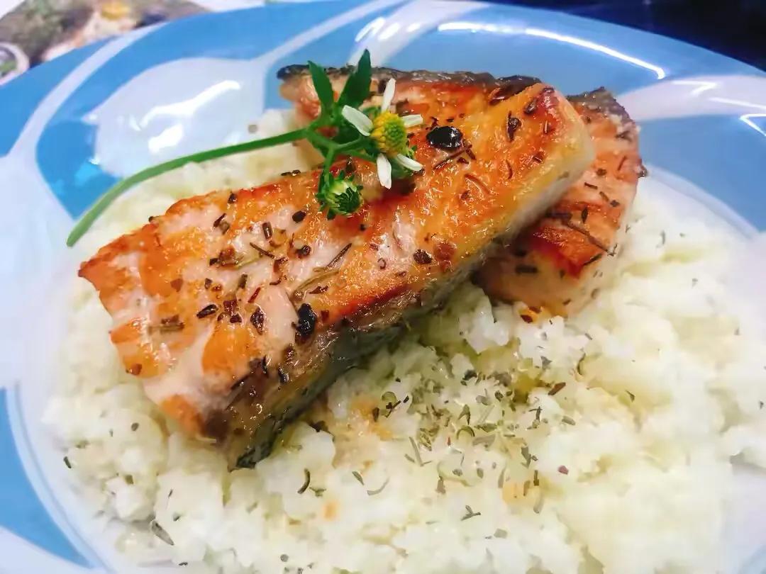 杂粮饭煮的时候放多少水,杂粮饭如何搭配不伤胃