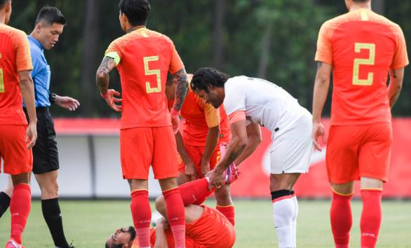 足球报谈洛国富,洛国富踢世预赛