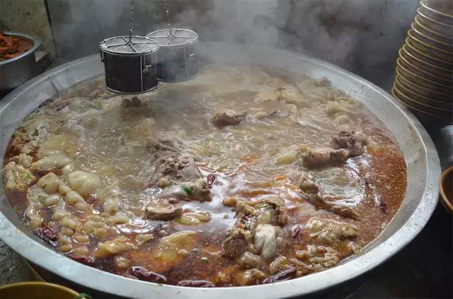 郏县网红饸饹面现场做法,郏县张记朝阳饸饹面总店