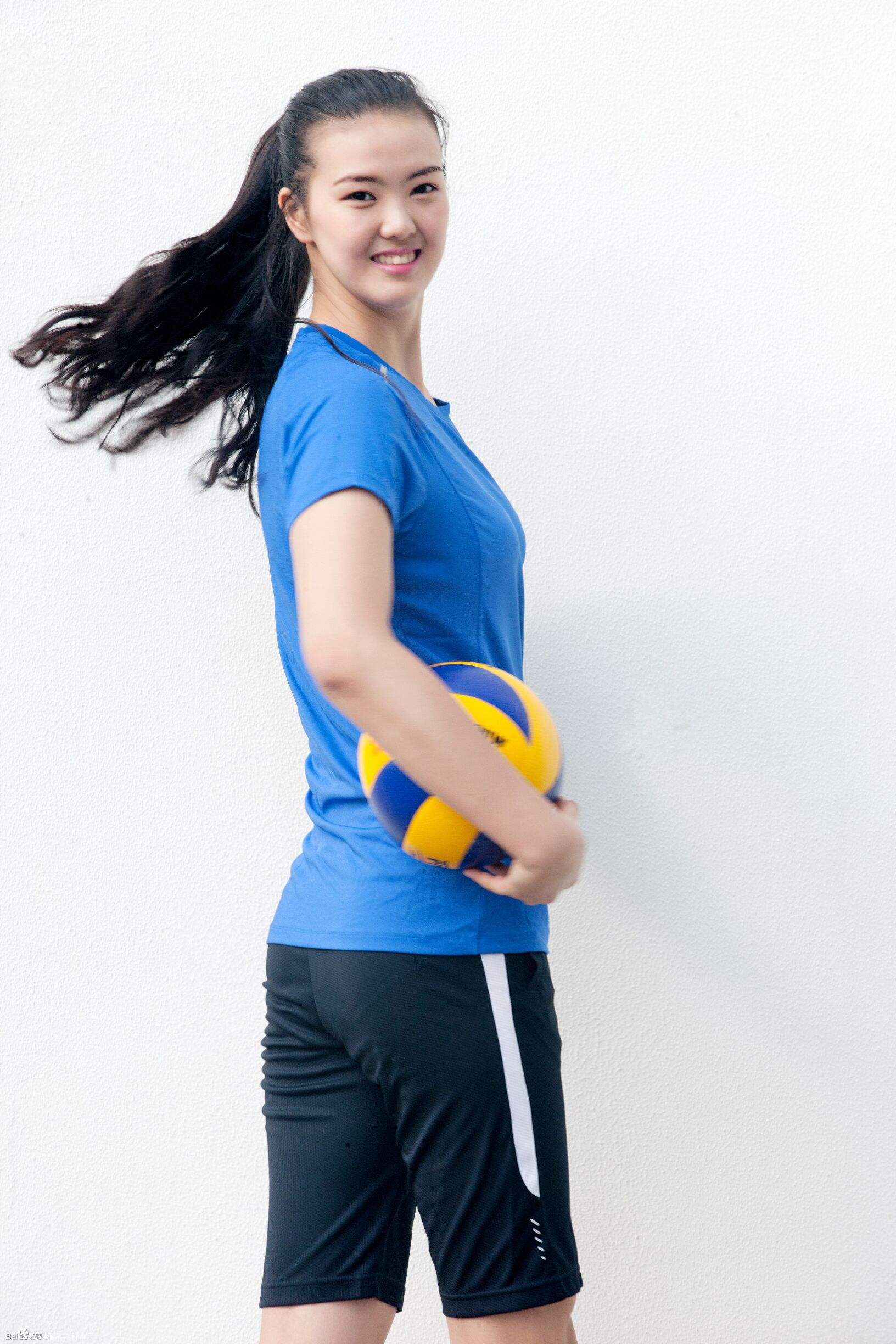 中国女排奥运冠军张常宁康复训练,女排张常宁有孩子了吗