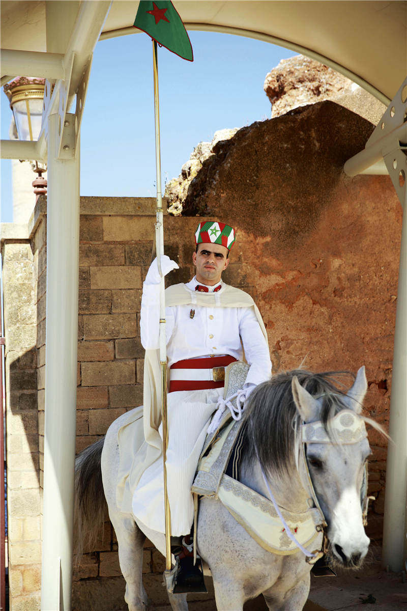 在摩洛哥隐藏于市井的拉巴特花园里，在当地人的回忆和渴望中，我看到了一个真正的摩洛哥