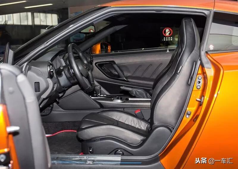 16款日产gtr超级跑车实拍详解,最快的跑车日产gtr