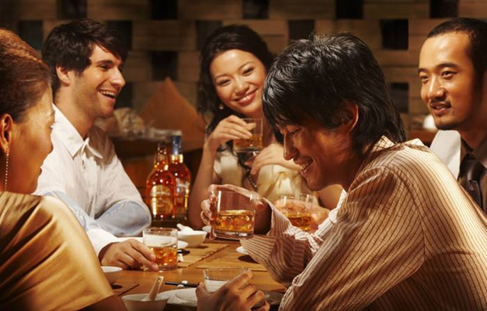 嫁给一个酗酒的男人怎么办,嫁给一个爱喝酒的男人