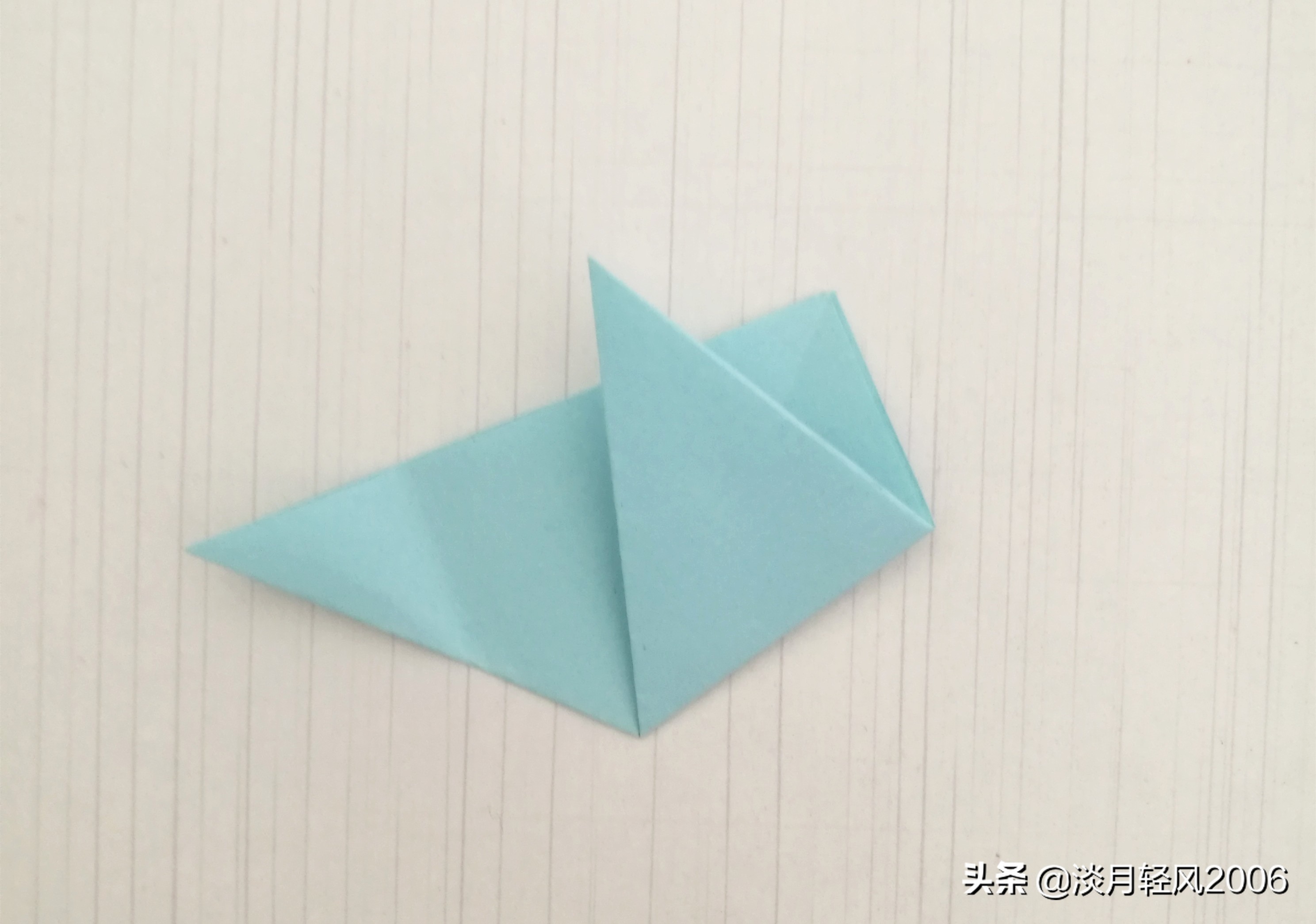 正方形彩纸剪纸手工,手工剪纸教程简单幼儿园花朵