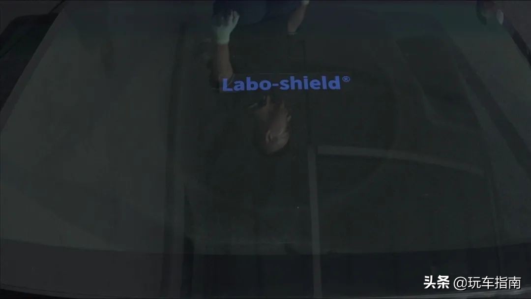 风挡玻璃又破裂？实测日本玻璃盾，石子80km/h撞击都没事？