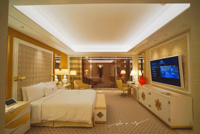 澳门总共有几个豪华酒店,澳门的酒店是全世界最多的吗