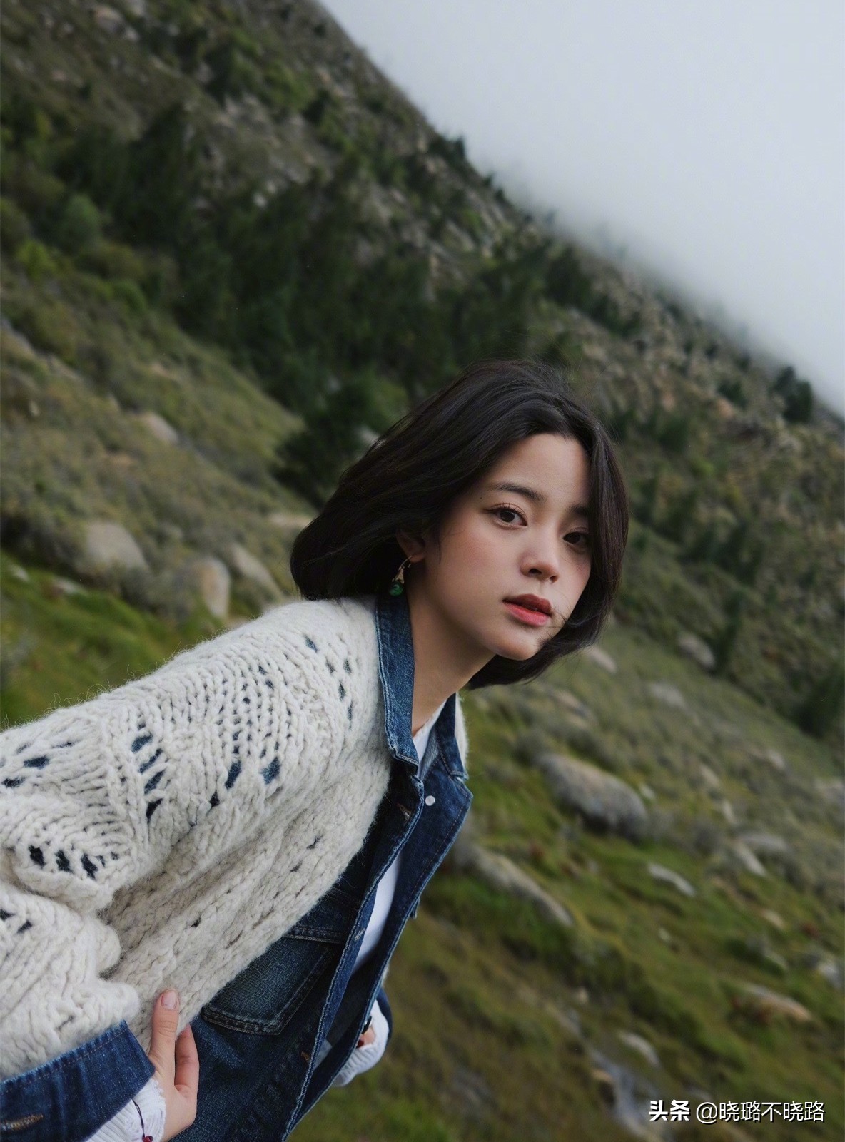 女人40岁以后还是化点淡妆好看,皮肤偏白适合怎么化淡妆