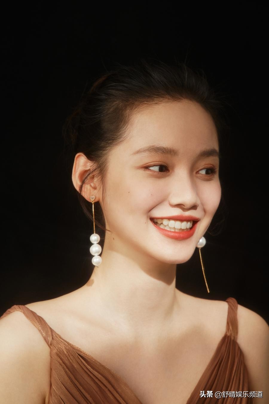 毕雯珺朱正廷孤独的野兽剧组日常,孤独的野兽路透朱正廷毕雯珺