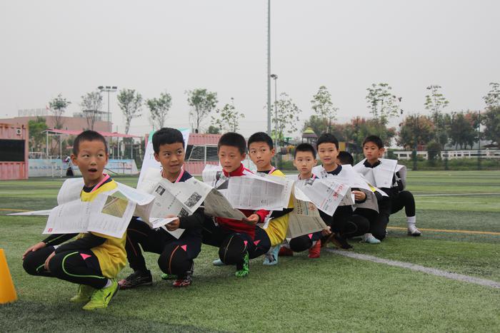 在孩子心中种下一颗美好的种子,在孩子们心中播种红色种子