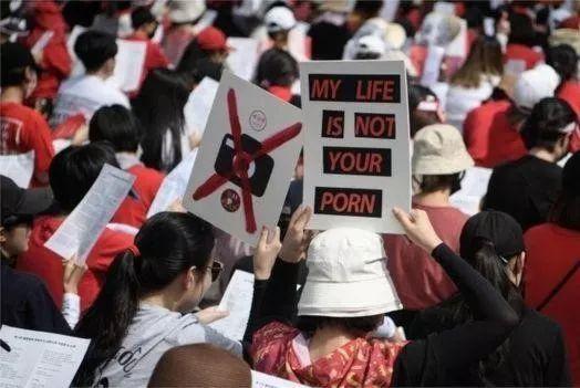 别脱,床边有个摄像头!*拍偷**产业链下,中国人再无隐私