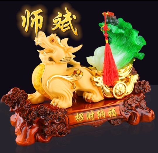 招财辟邪金色貔貅头像,背上有金元宝的貔貅招财纳福