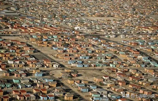 电影里的大厦倒塌现场,电影里建筑物突然崩塌的片段