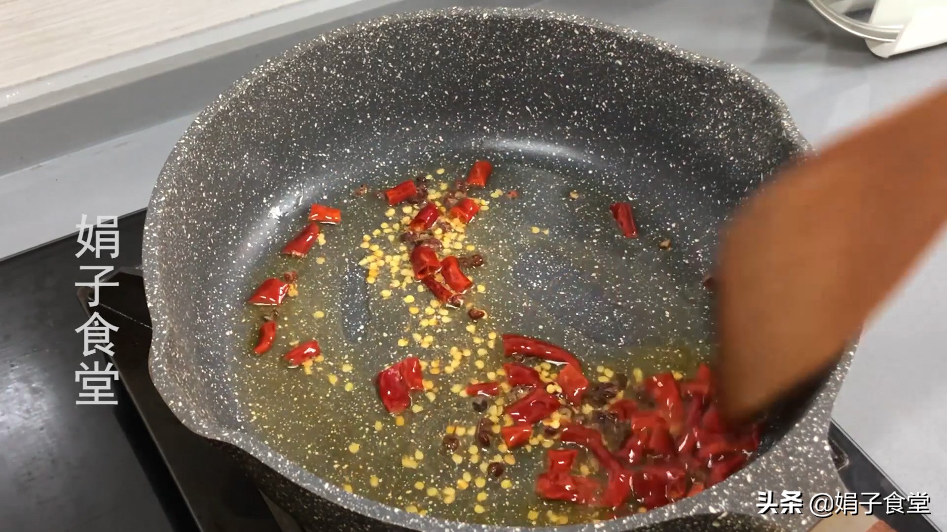 腌黄瓜木耳洋葱凉拌方法,凉拌腌黄瓜最好吃的做法