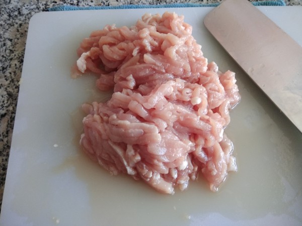 炒肉时切记别直接下锅,炒肉时放什么东西炒出来又软又香