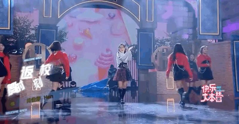 谢娜宣布二胎后哪期离开快本的,谢娜回归快本首秀与嘉宾互动