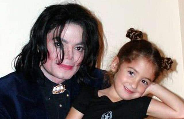 迈克尔·杰克逊唯一女儿,当年自杀未遂,如今22岁美到认不出
