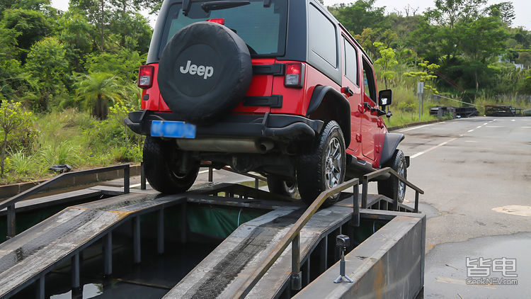 纯电的车涉水能力怎么样,新能源车涉水短路会怎样