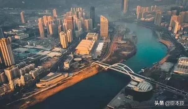 绌胯繃鍗冨勾鏃剁┖婕璧拌繃娌宠タ璧板粖,瓒婅繃娌欐紶绌胯繃娌宠タ璧板粖