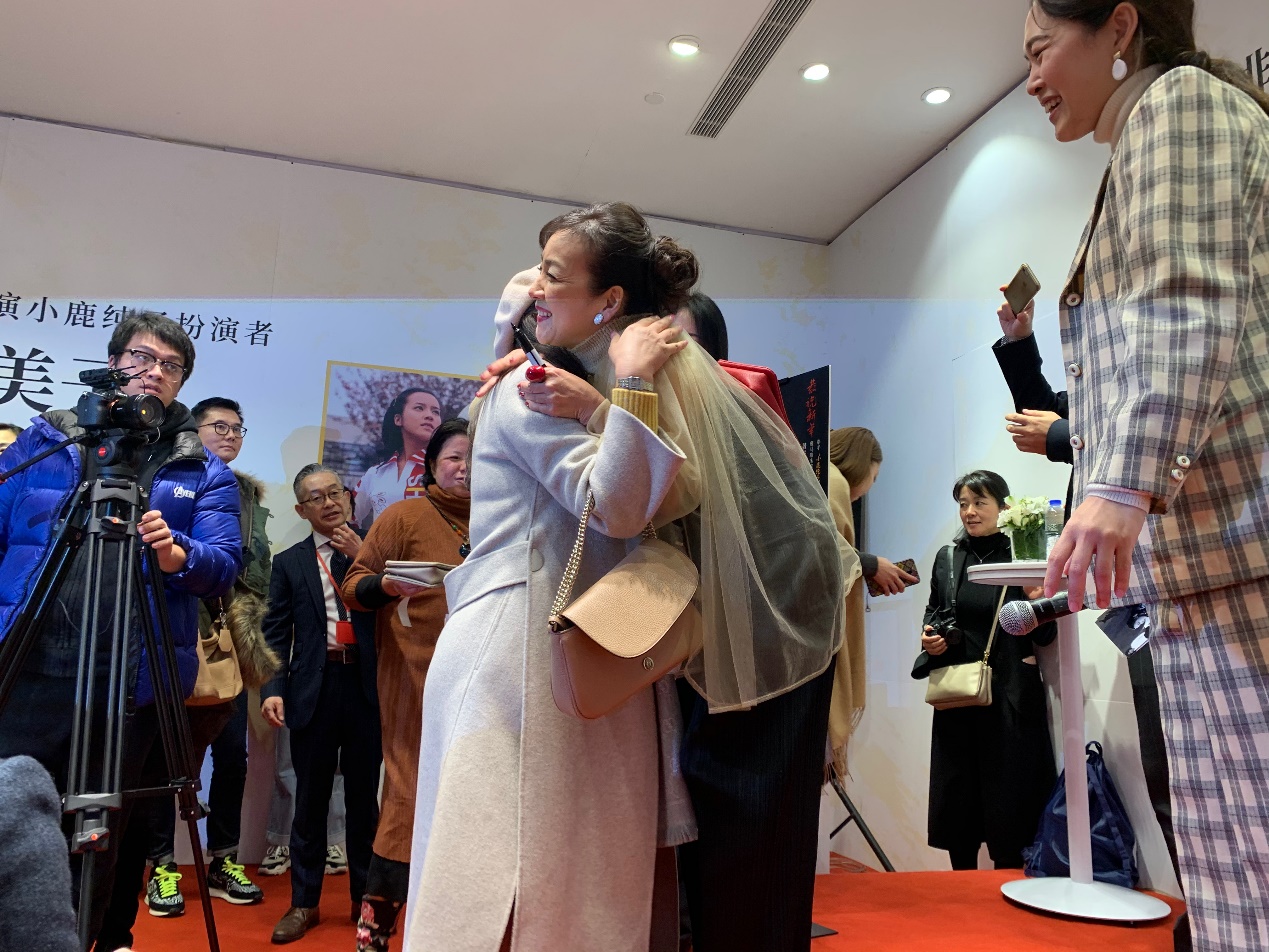 楂樺矝灞嬭崚鏈ㄧ敱缇庡瓙,鑽掓湪鐢辩編瀛愰珮宀涘眿