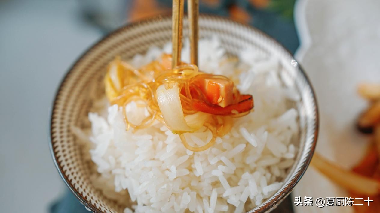 如何炒粉丝松散不粘成一团,炒粉丝很硬是怎么回事