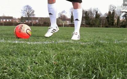 足球变向过人教学视频,足球变向运球训练方法