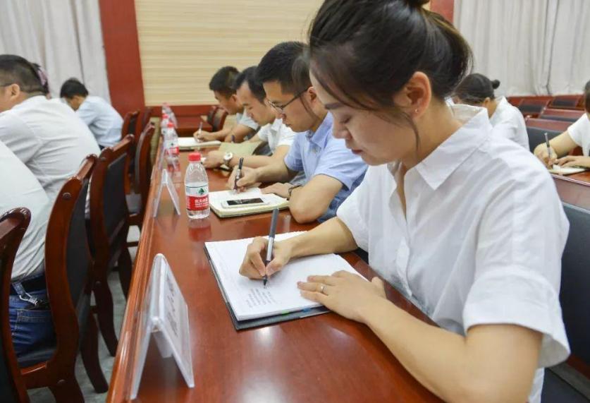 辛苦考进“*草烟**局”,福利待遇没得说,结果干了没3个月就溜了?