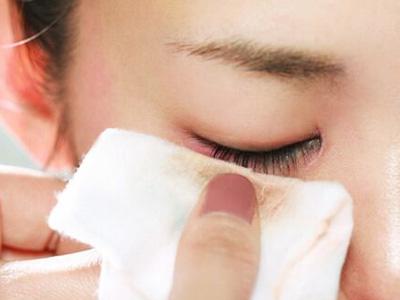 10秒去黑眼圈小妙招,5分钟去黑眼圈小方法视频教程