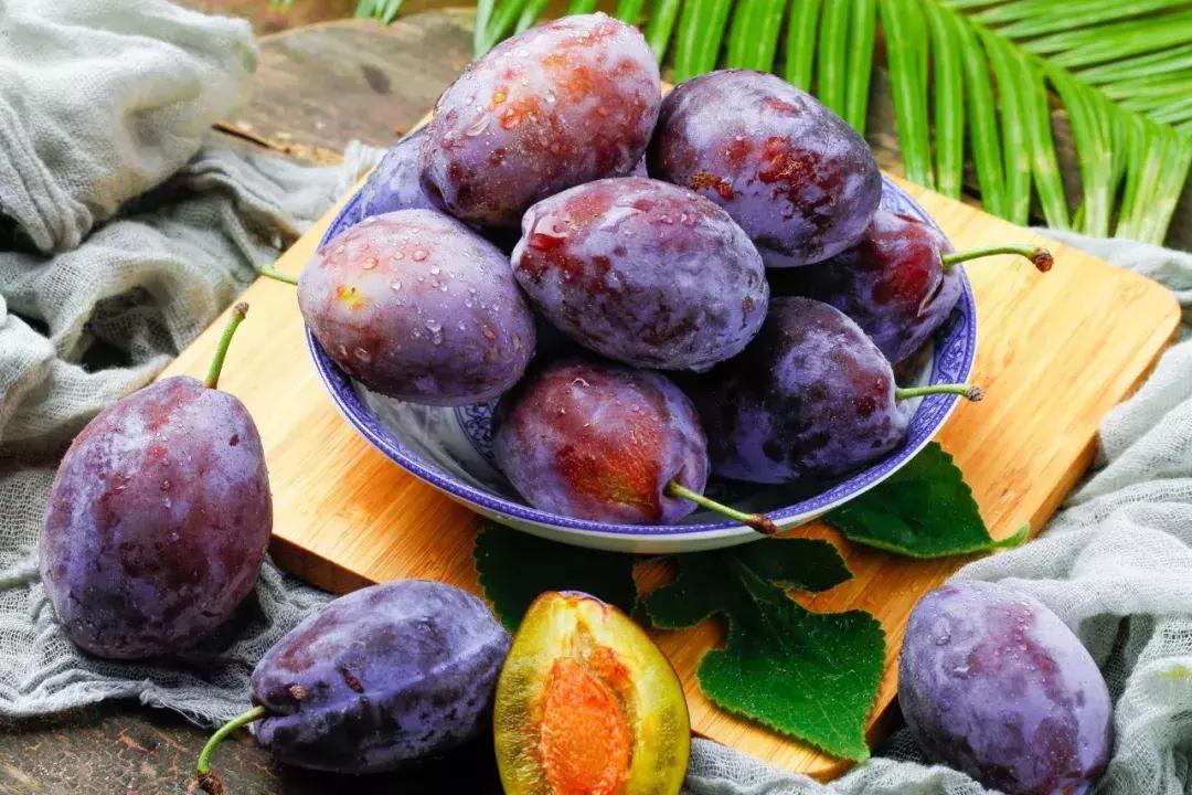 买西梅挑选啥样子的是不酸的,怎么挑选酸甜可口西梅