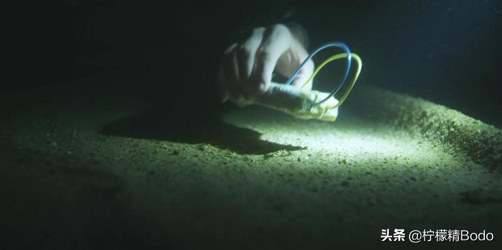 什么是科幻神剧情？美国电影《恐龙侵袭》，上海堡垒也要让位