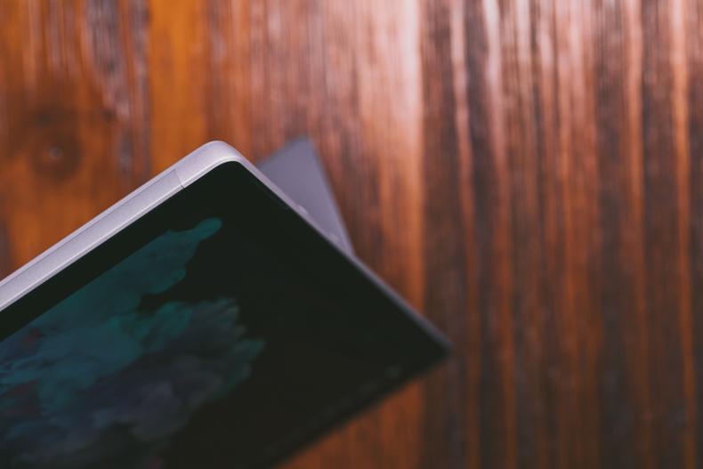 surfacepro和笔记本对比评测,macbookairm2和surfacepro9对比