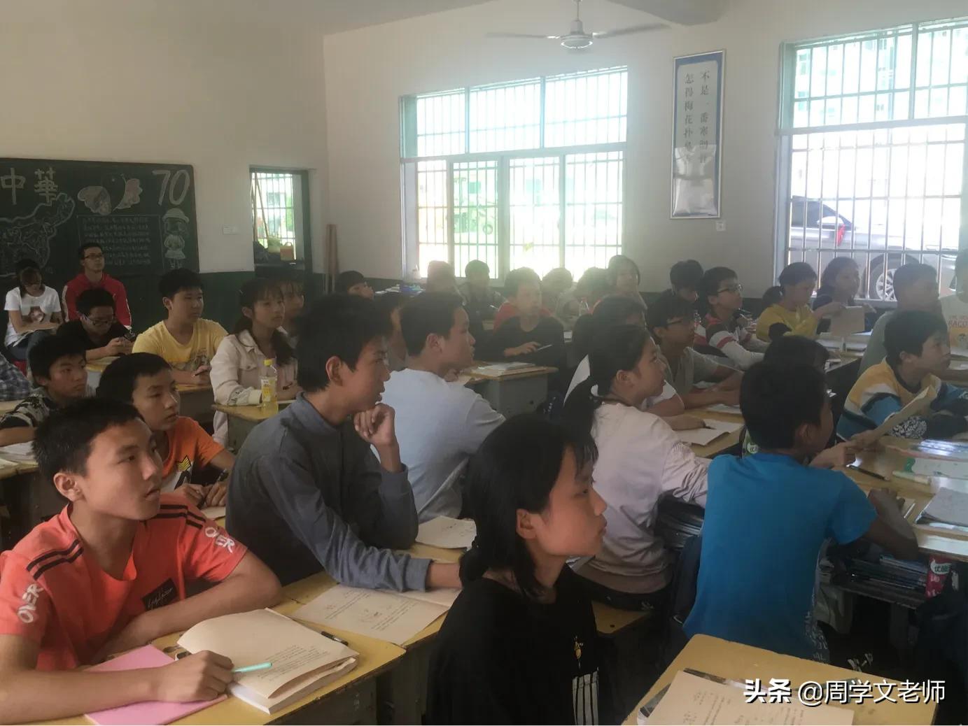 星月灿烂齐人心，岁月如歌育群贤——优秀班主任发言稿