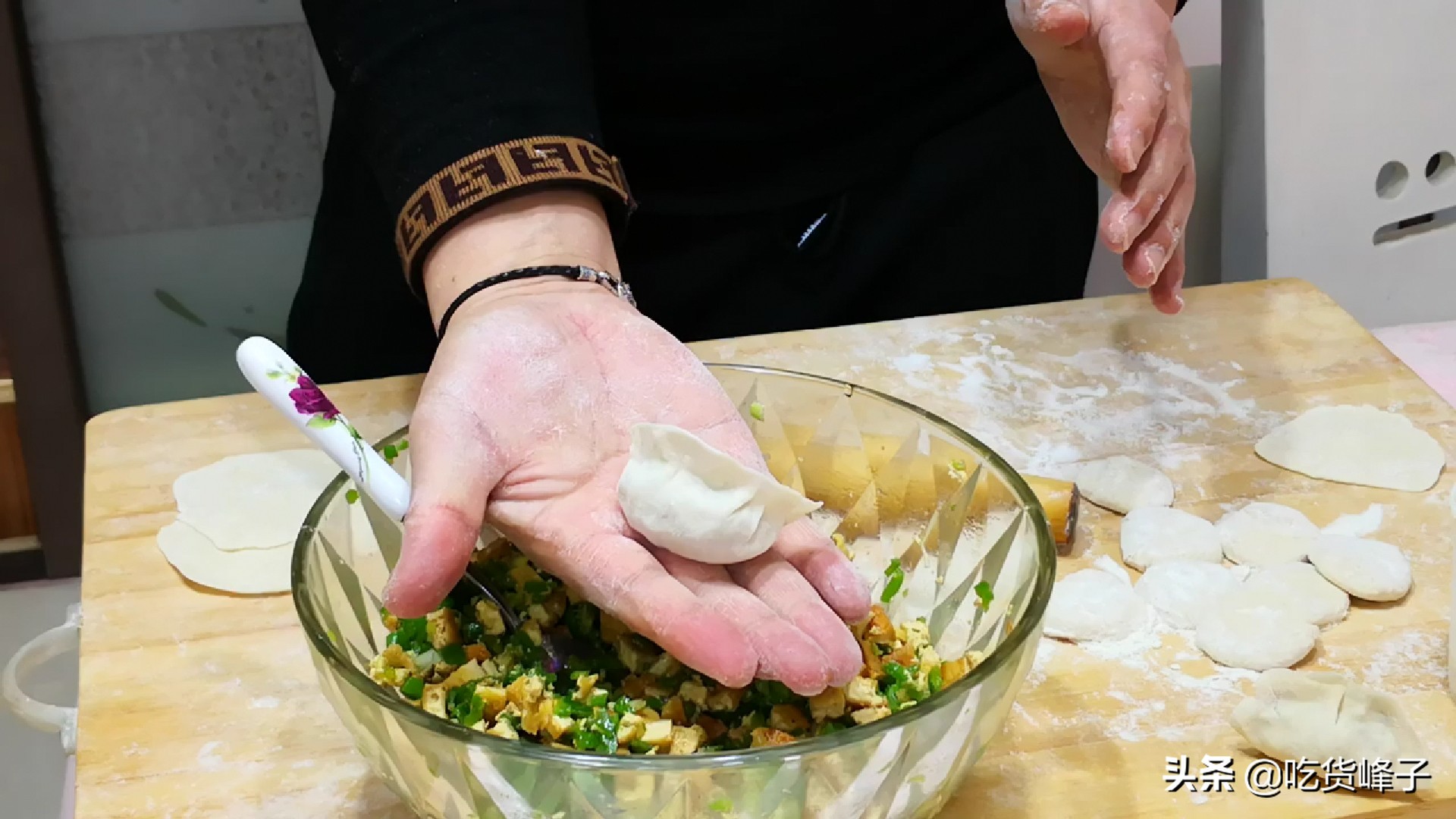 煮饺子别糊汤,煮饺子要不要搅动