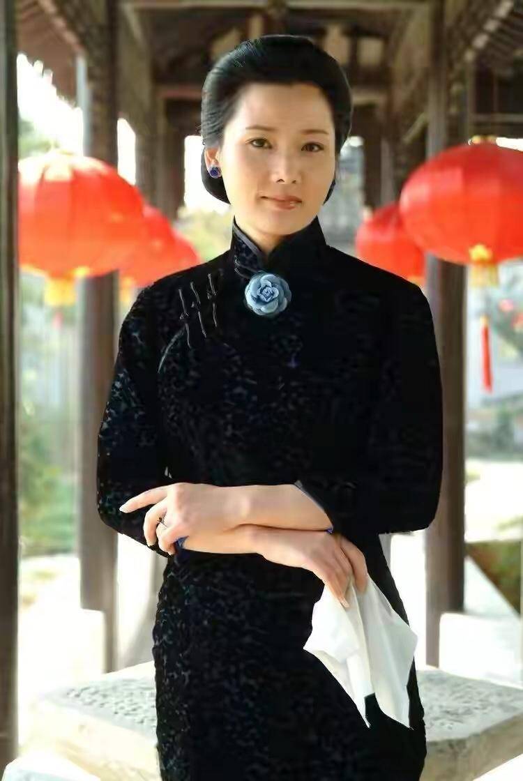 何赛飞穿搭照片,何赛飞丝巾照片