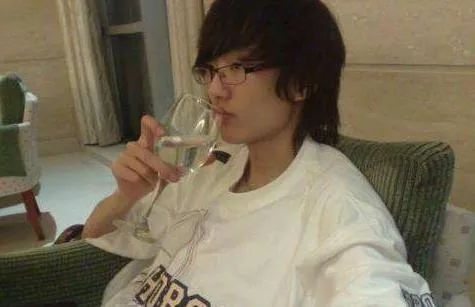 华语乐坛最后的巅峰许嵩,许嵩华语乐坛一股清流还实力宠粉