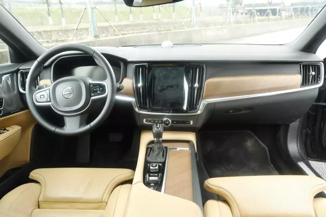 试驾沃尔沃s90t8评测视频,试驾沃尔沃s90