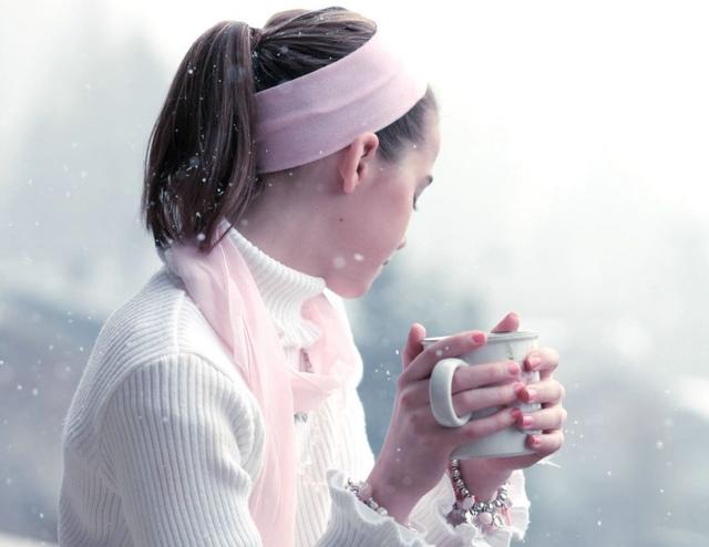 早晨第一杯水是蜂蜜水好吗,早上一杯蜂蜜水好还是淡盐水好