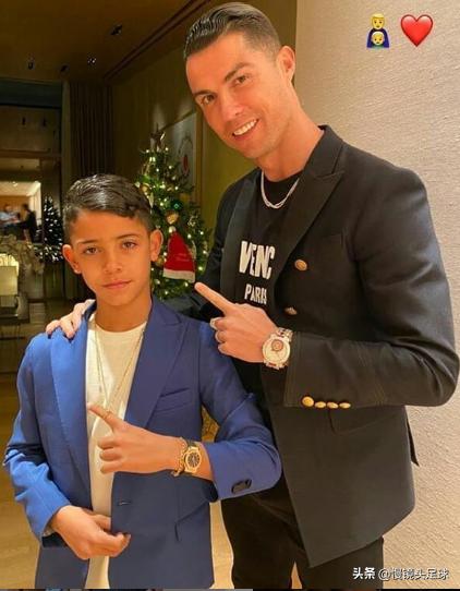 c罗给迷你罗庆祝6岁生日,乔治娜带迷你罗去看c罗首秀